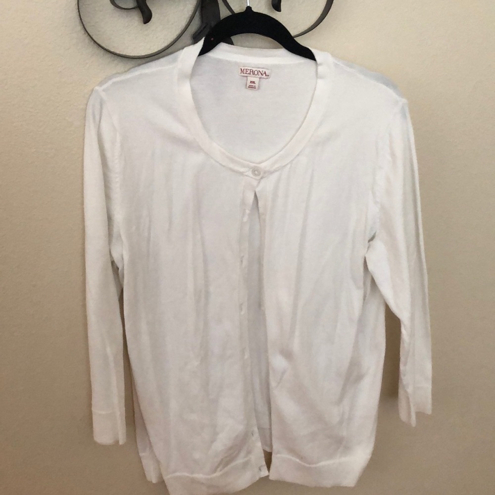 🌞 White cardigan